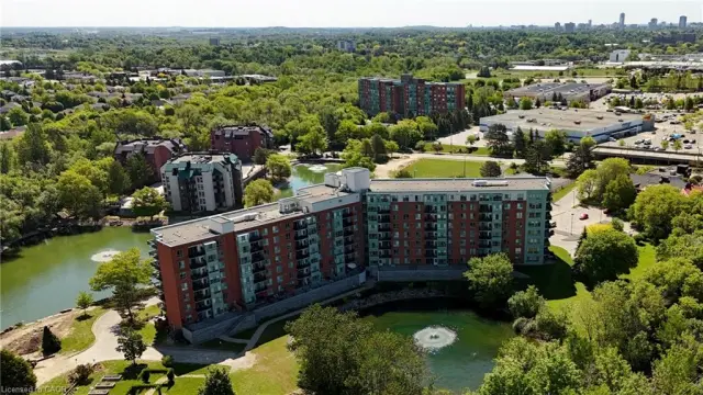 102-30 Blue Springs Drive, Waterloo ON N2J 4T2