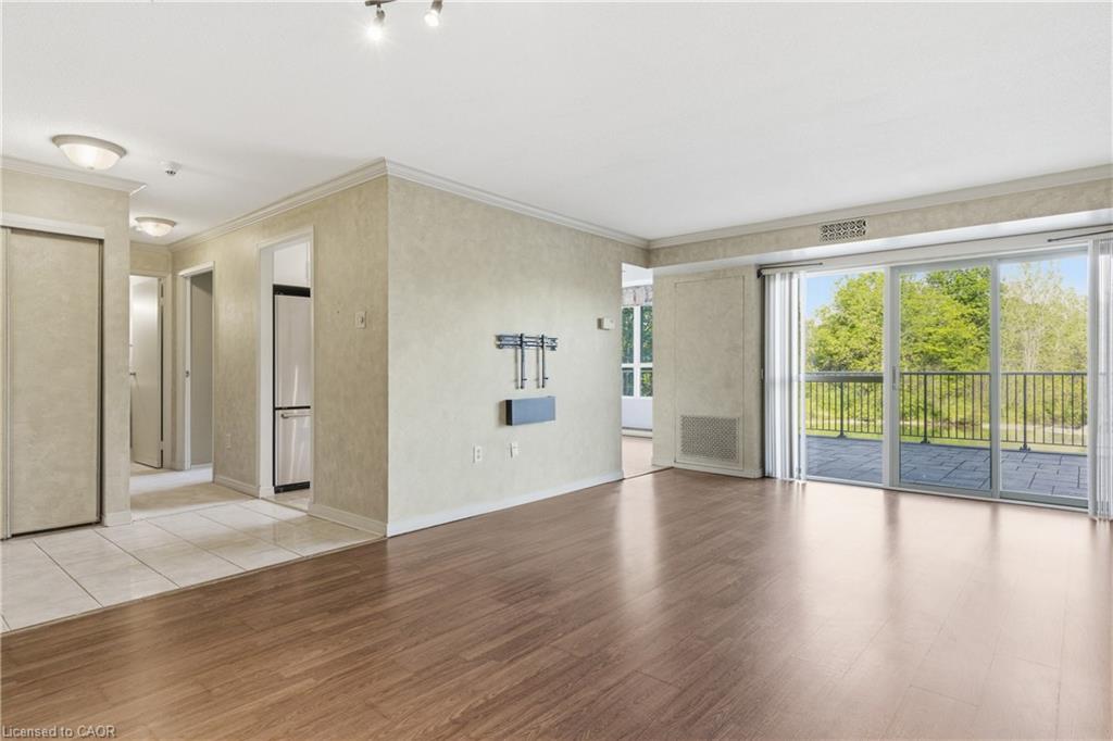 102-30 Blue Springs Drive, Waterloo ON N2J 4T2