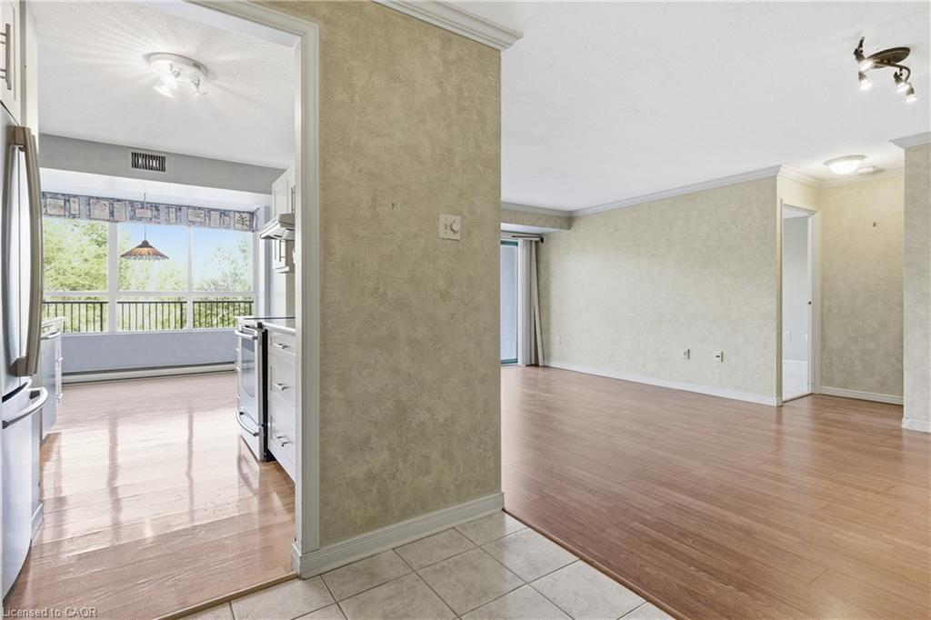 102-30 Blue Springs Drive, Waterloo ON N2J 4T2