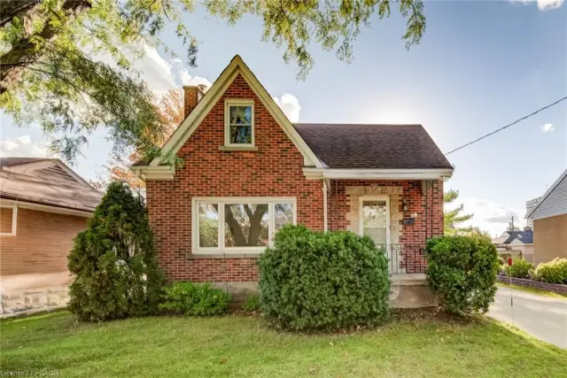 11 Crestwood Avenue, Kitchener ON N2H 4K6