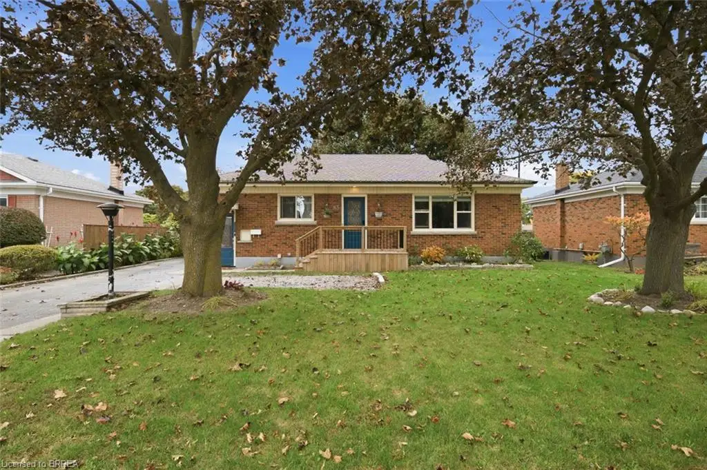 83 Fairview Drive, Brantford ON N3R 2W8