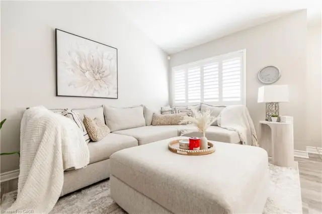 82 Overlea Drive, Kitchener ON N2M 1T1
