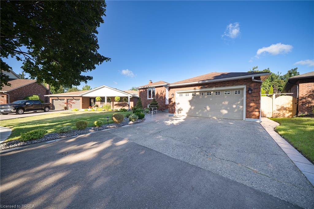 15 Fox Run, Brantford ON N3R 7P9