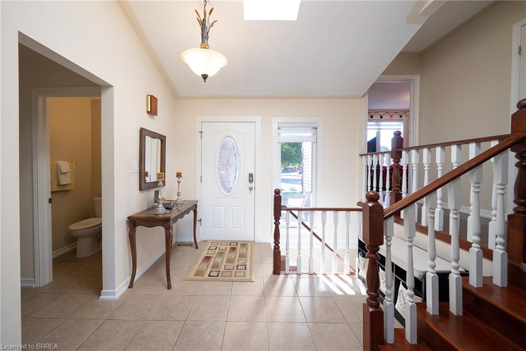 15 Fox Run, Brantford ON N3R 7P9