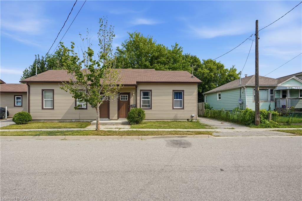 102 (A-C) Sarah Street, Brantford ON N3S 3A5