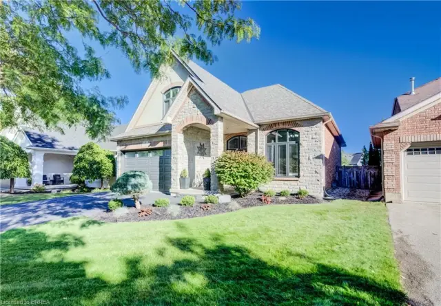 4 Lawren S Harris Drive, Brantford ON N3R 7Z6