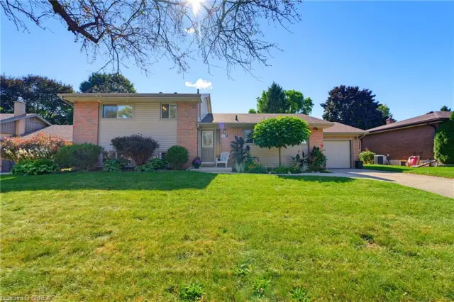 27 Brier Crescent, Brantford ON N3R 3M5