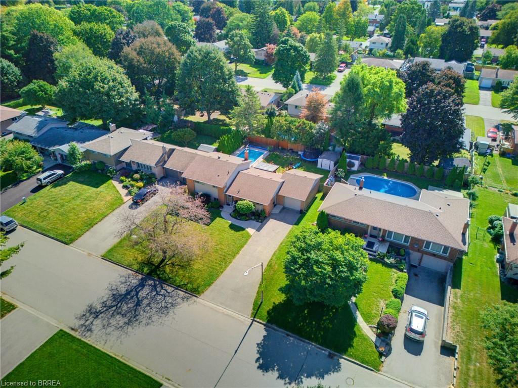 27 Brier Crescent, Brantford ON N3R 3M5
