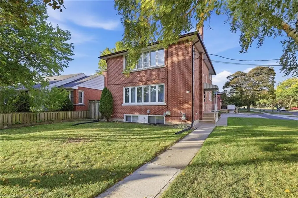 115 Roxborough Avenue, Kitchener ON N2M 1P6