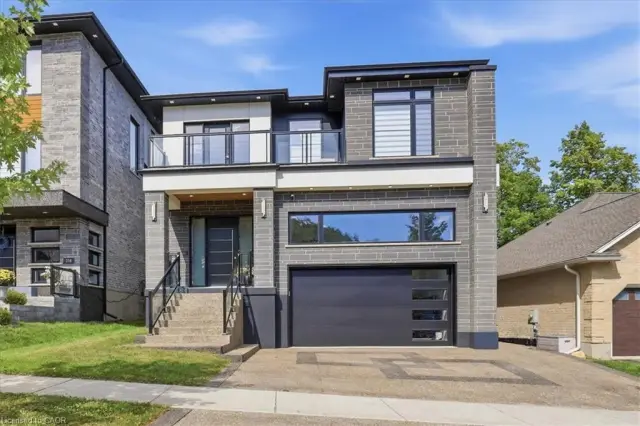 320 Otterbein Road, Kitchener ON N2B 0A7