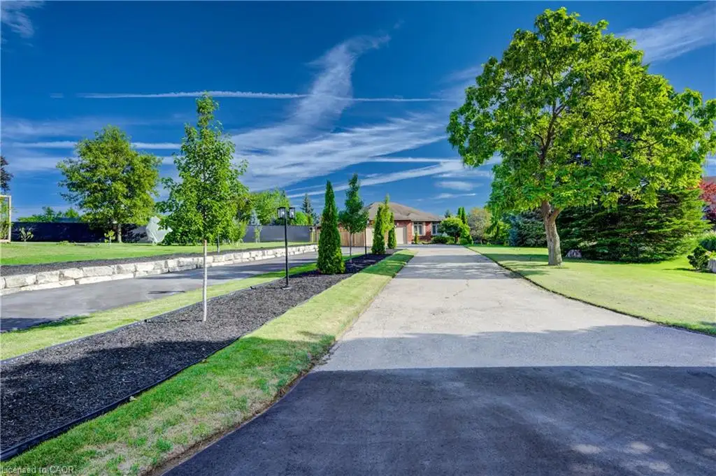 11 Cecil Kennedy Court, Petersburg ON N0B 2H0