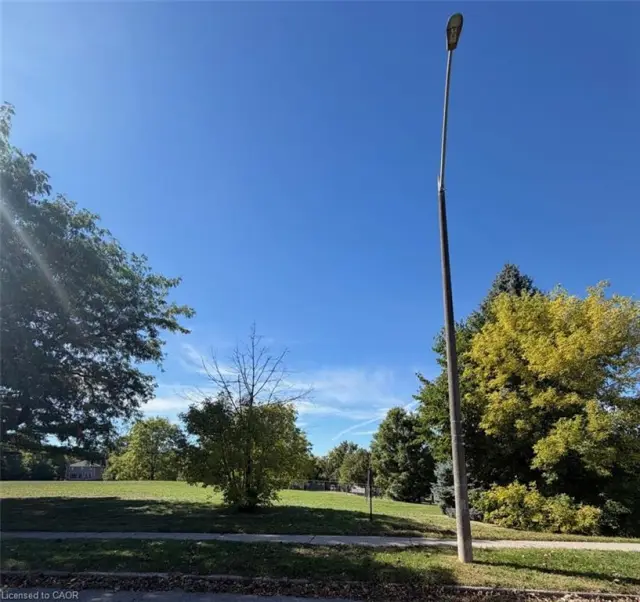 36 Lauris Avenue, Cambridge ON N1R 5L4