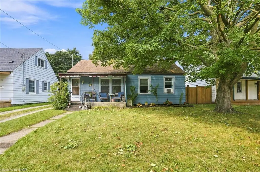 9 Lancaster Avenue, Brantford ON N3T 5E5