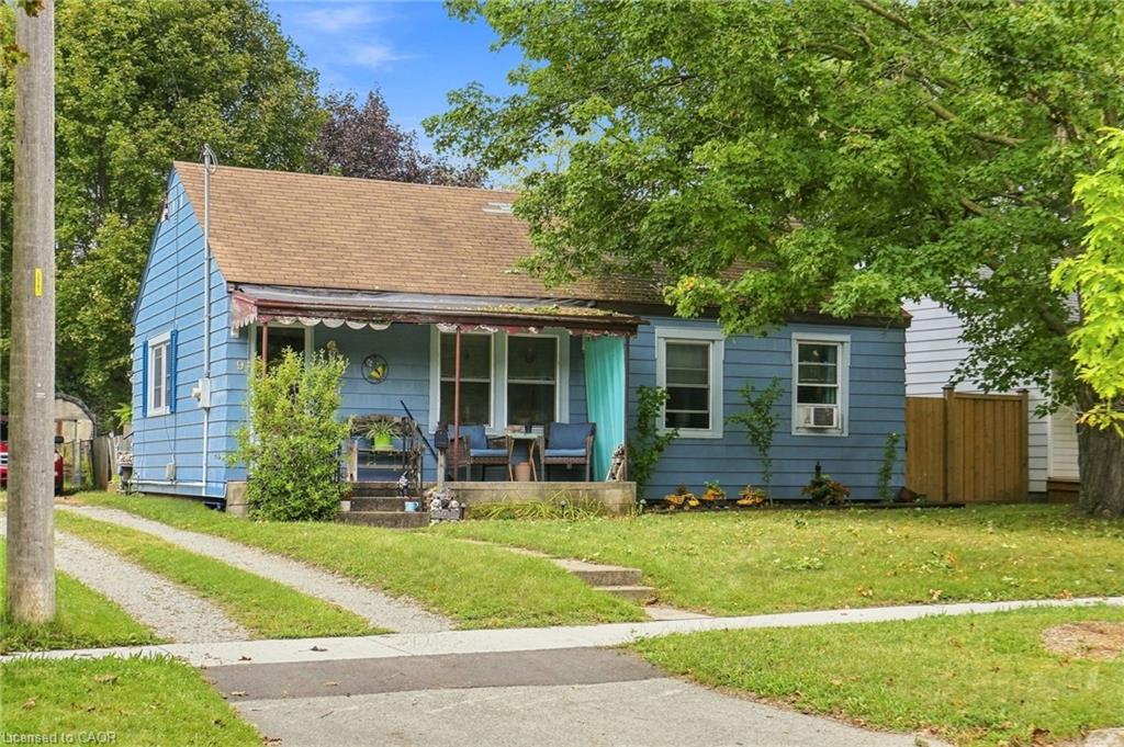 9 Lancaster Avenue, Brantford ON N3T 5E5