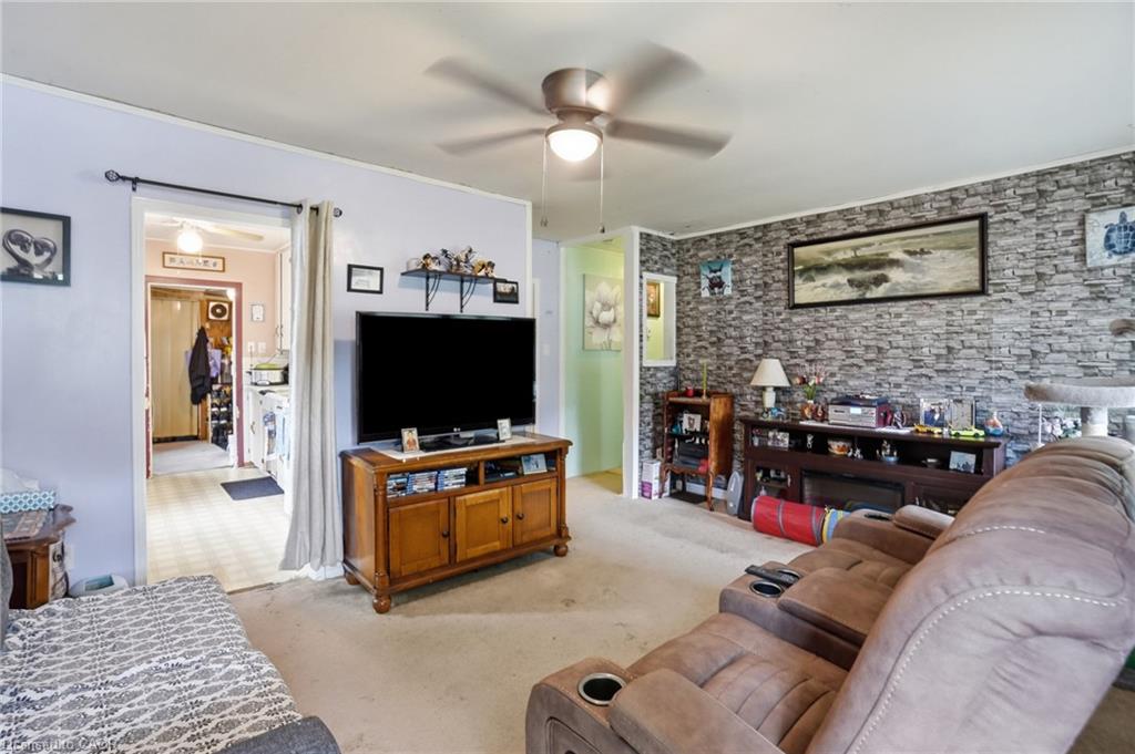 9 Lancaster Avenue, Brantford ON N3T 5E5