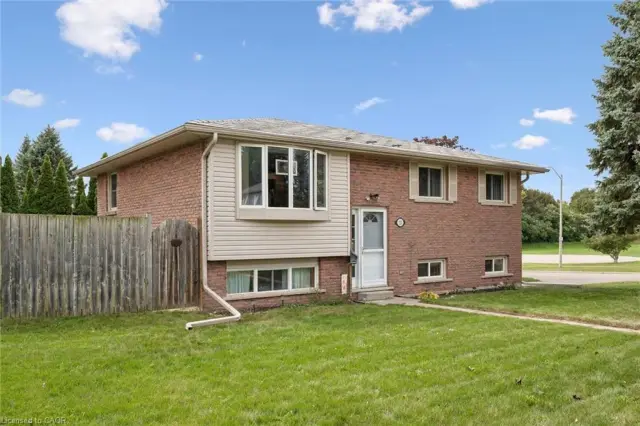 121 Nathaniel Crescent, Kitchener ON N2P 1L3