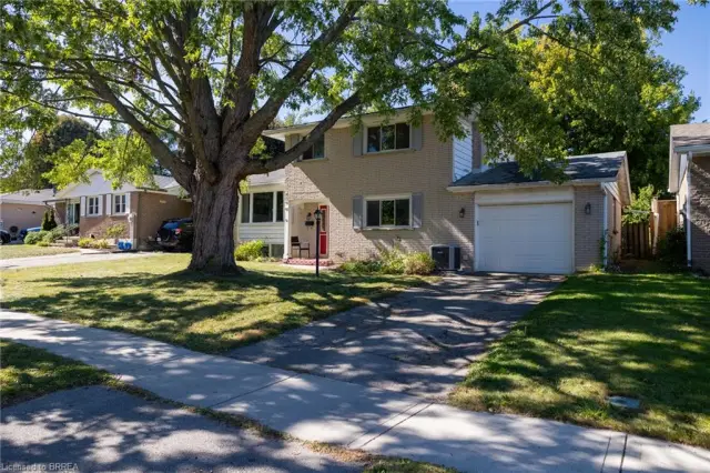 52 Brier Park Road, Brantford ON N3R 3P7