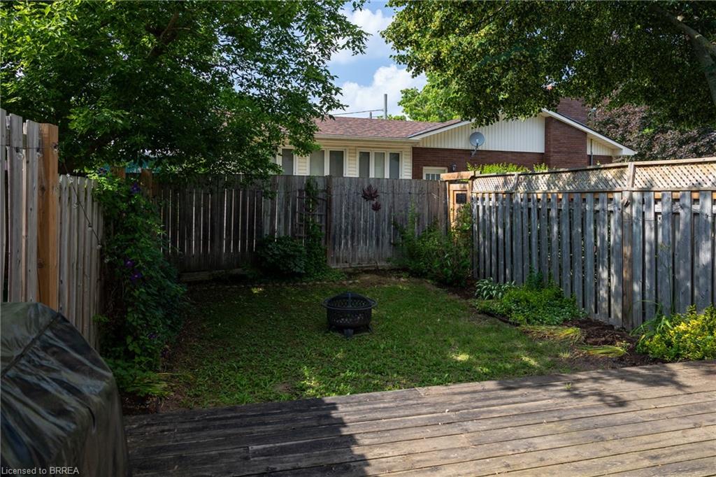 7 Graystone Court, Paris ON N3L 3Y1
