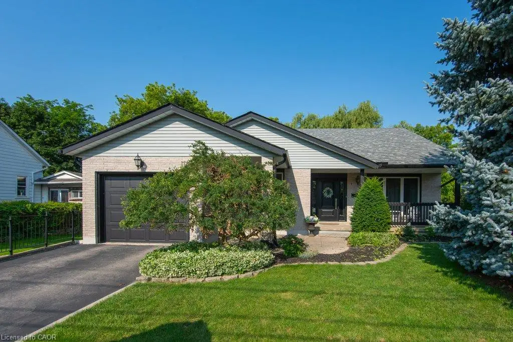 108 Queensway Drive, St. Jacobs ON N3B 2T5