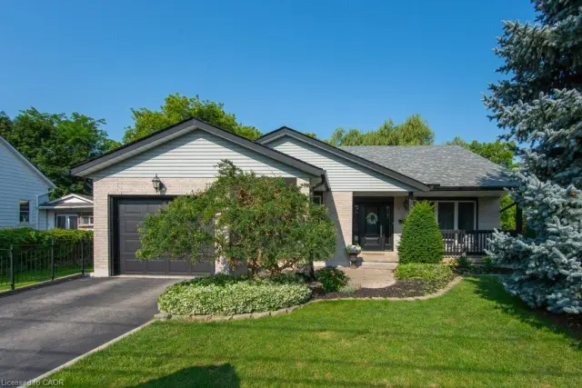 108 Queensway Drive, St. Jacobs ON N3B 2T5