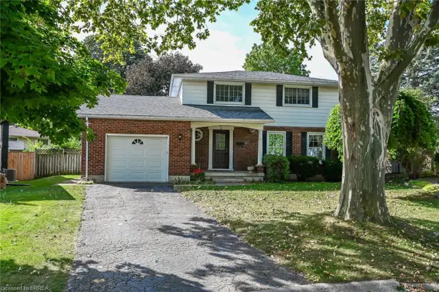 5 Rathbun Place, Brantford ON N3R 1K4