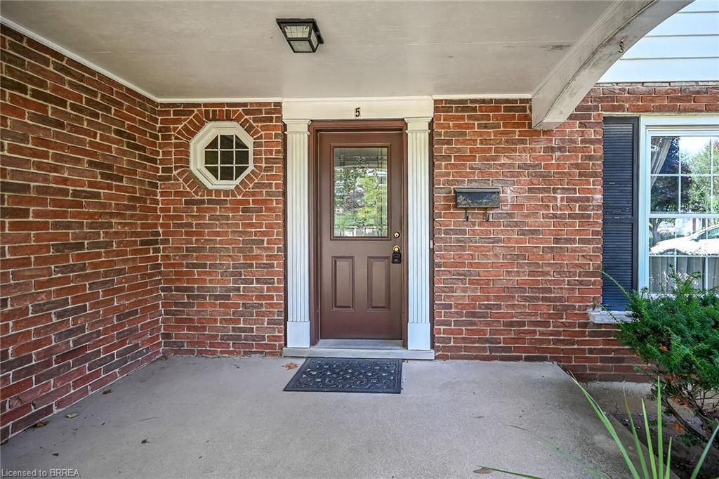 5 Rathbun Place, Brantford ON N3R 1K4