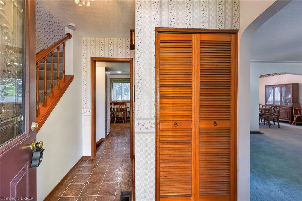 5 Rathbun Place, Brantford ON N3R 1K4
