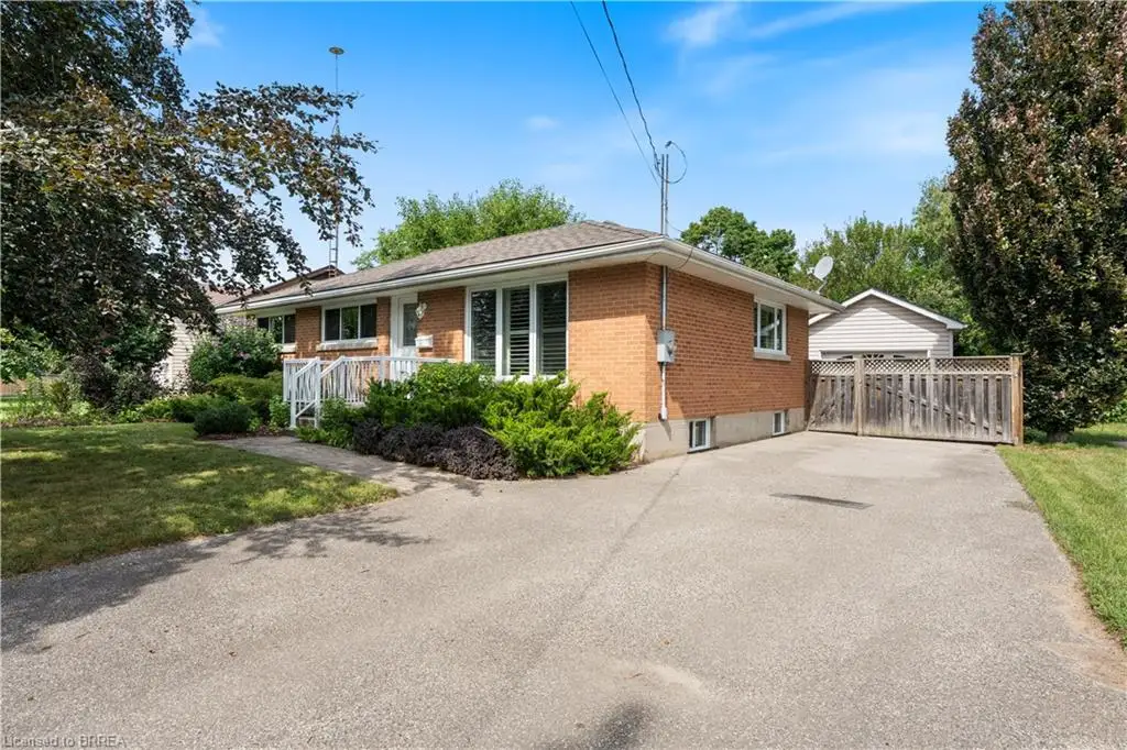 25 Wayne Drive, Brantford ON N3R 2Y6