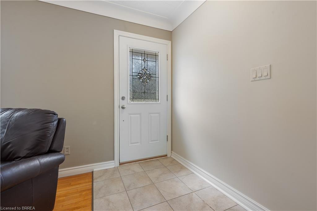 25 Wayne Drive, Brantford ON N3R 2Y6