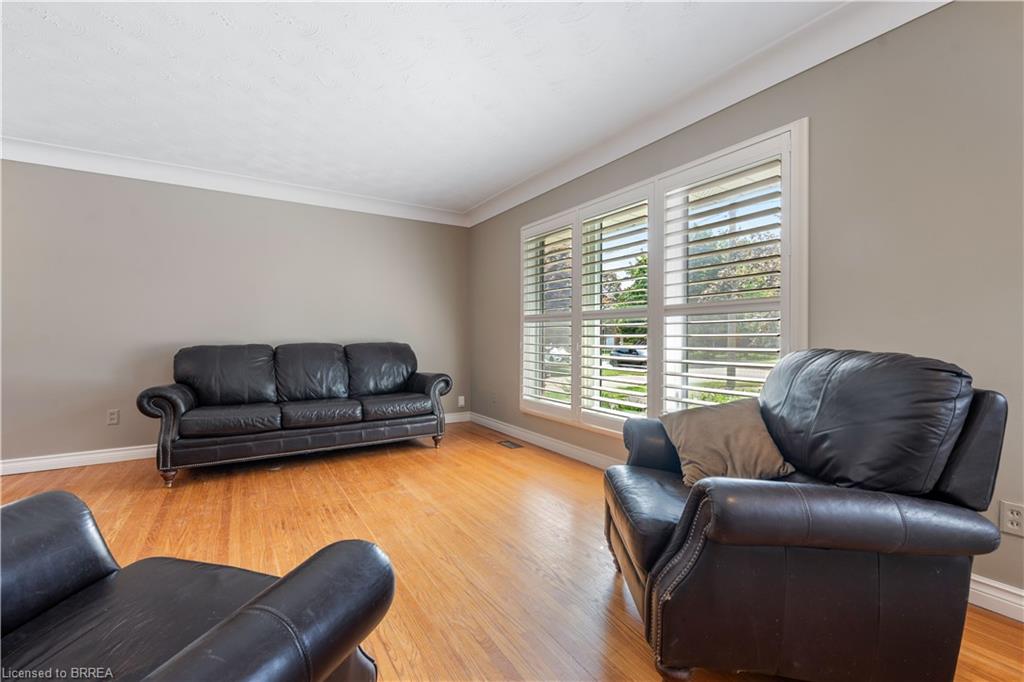 25 Wayne Drive, Brantford ON N3R 2Y6