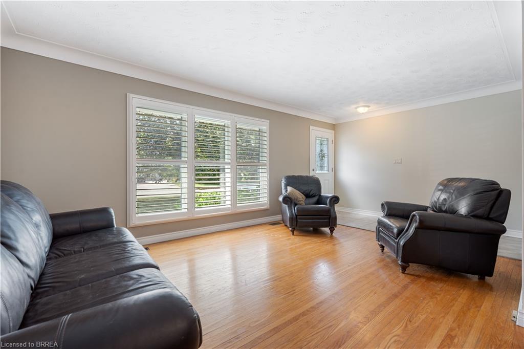 25 Wayne Drive, Brantford ON N3R 2Y6