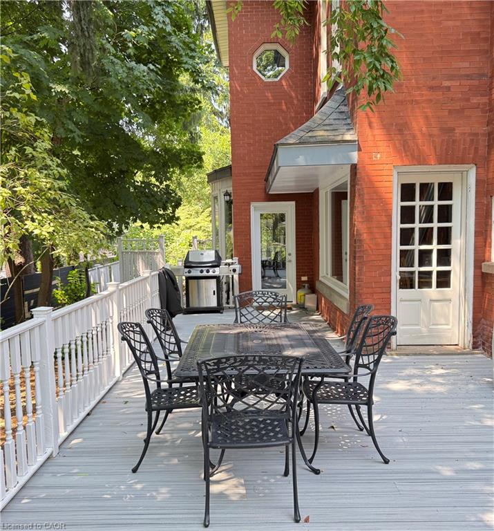 Outdoor Dining (Summer)