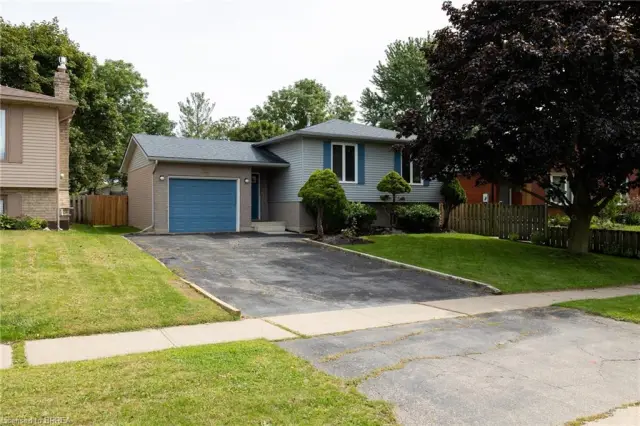 13 Forest Drive, Paris ON N3L 3L2
