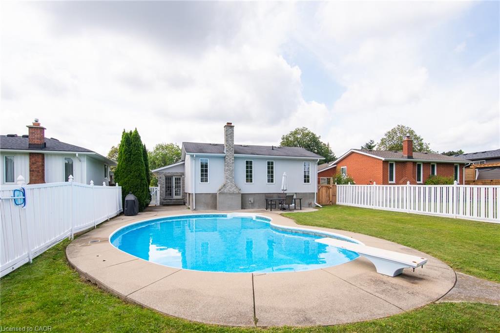 112 Michener Crescent, Kitchener ON N2A 3T8
