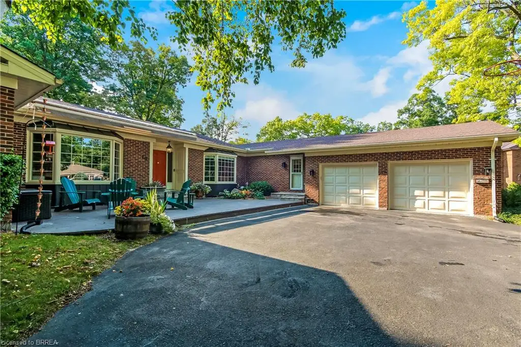 19 Oakley Road, Brantford ON N3T 5J9