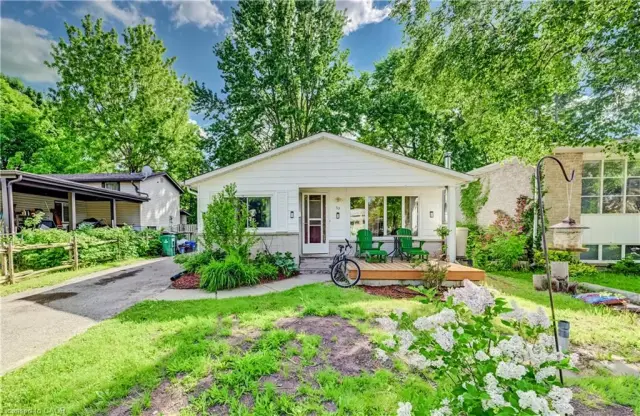 53 Helene Crescent, Waterloo ON N2L 5B6