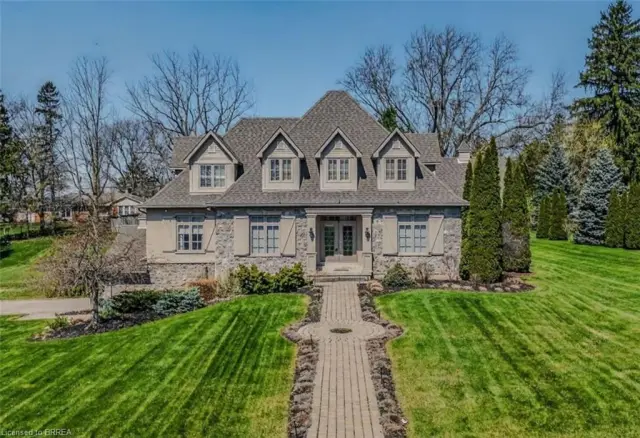9 Rue Chateaux Terrace, Brantford ON N3T 6N7