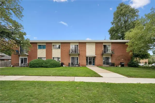 25 Walton Avenue, Kitchener ON N2C 2B4