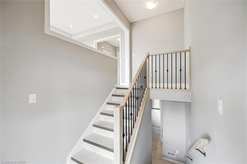 27 Sora Lane, Guelph ON N1E 0T4