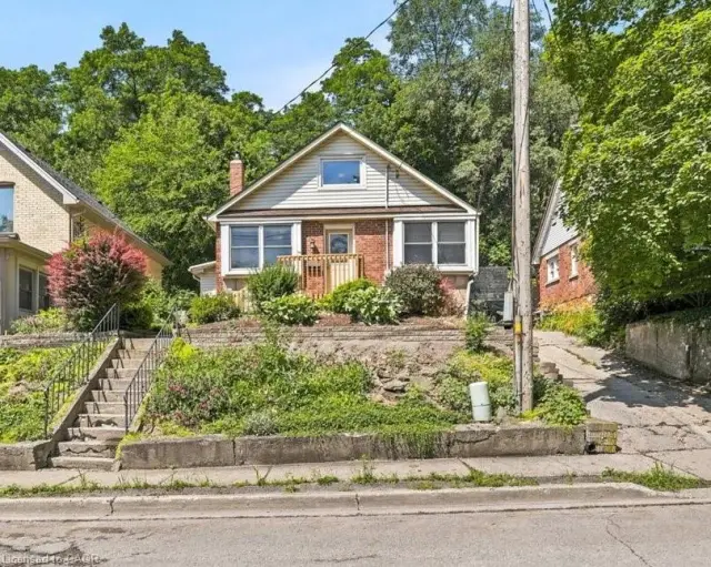 22 Ramore Street, Cambridge ON N1S 2P8