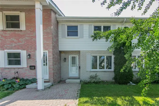 C-513 Weber St N, Waterloo ON N2L 4G1