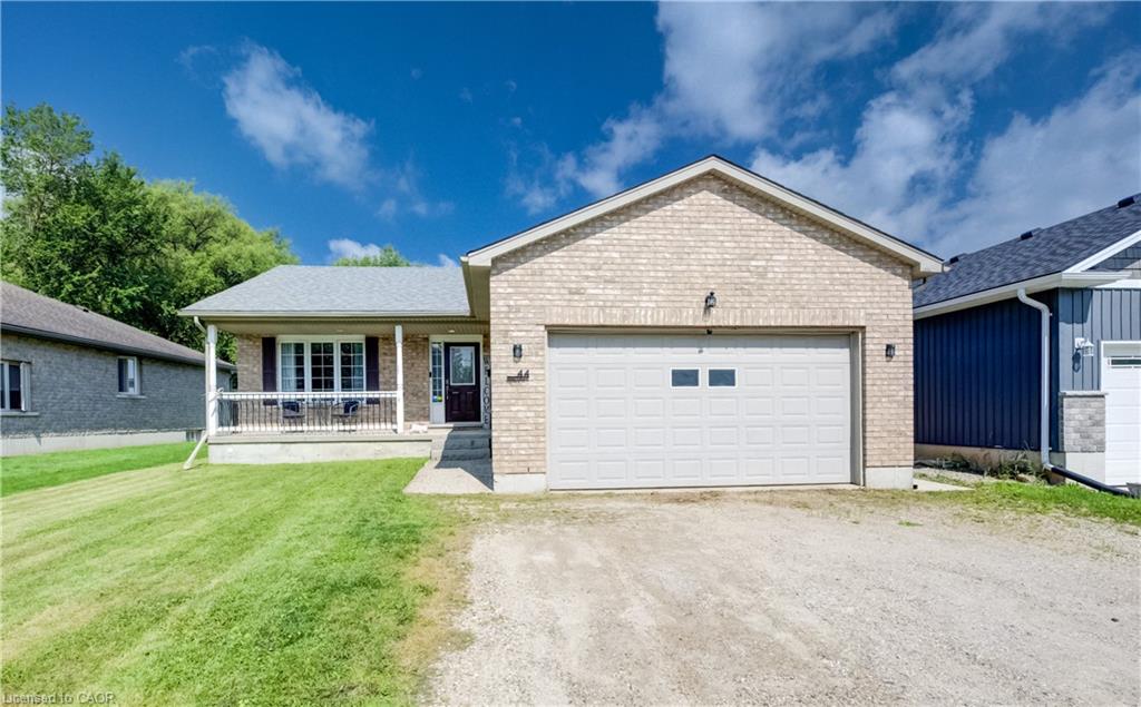 44 Geddes Street W, Clifford ON N0G 1M0