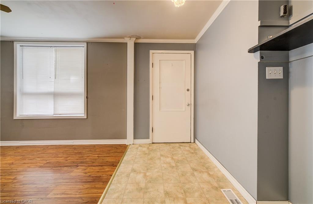 698 King Street W, Kitchener ON N2G 1E2