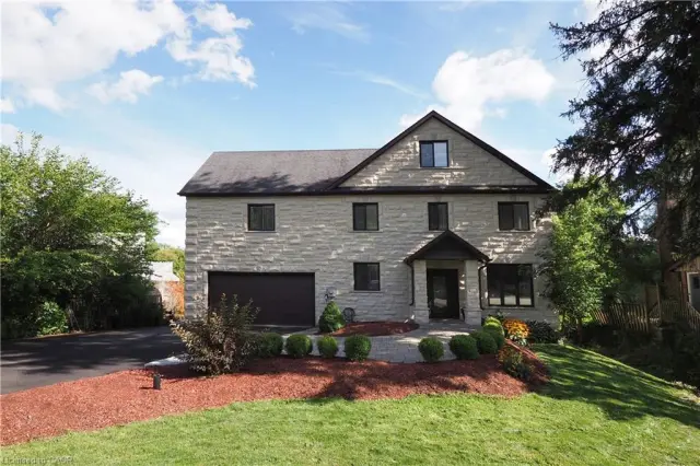 530 St Andrew Street E, Fergus ON N1M 1R6