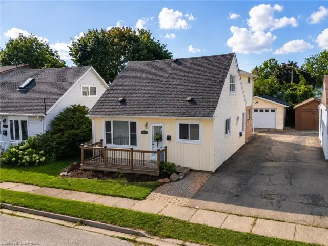 49 Seventh Avenue, Brantford ON N3S 1B3
