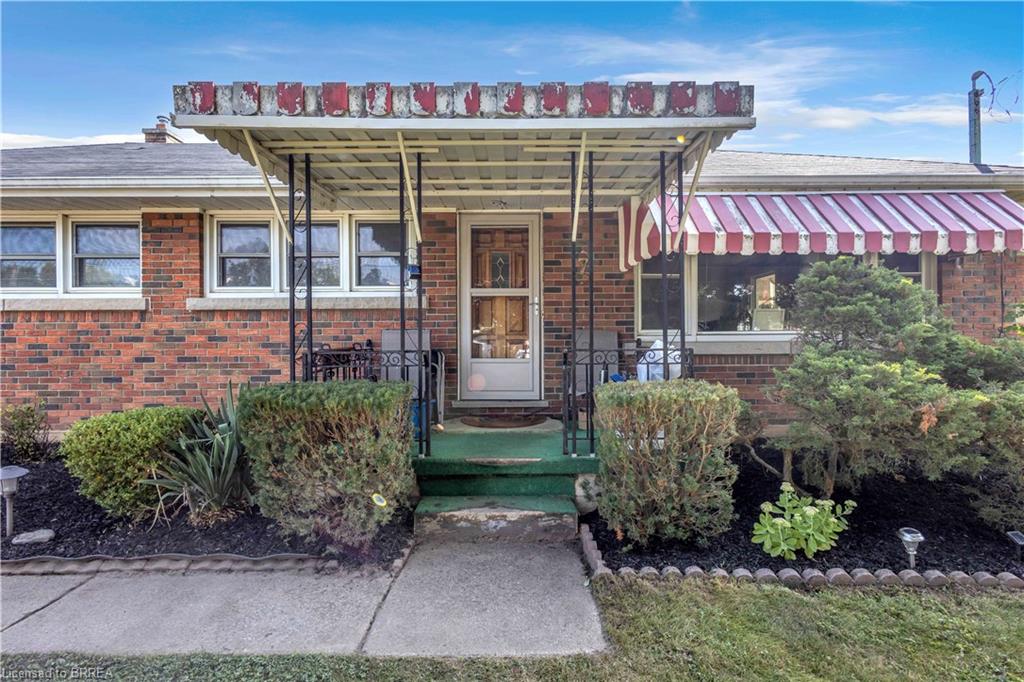 7 Willowdale Street, Brantford ON N3T 0L3