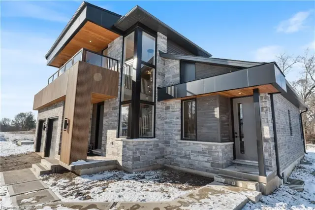 159 Parkside Drive, Brantford ON N3T 0S9