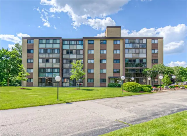 205-380 Champlain Boulevard, Cambridge ON N1R 7J6