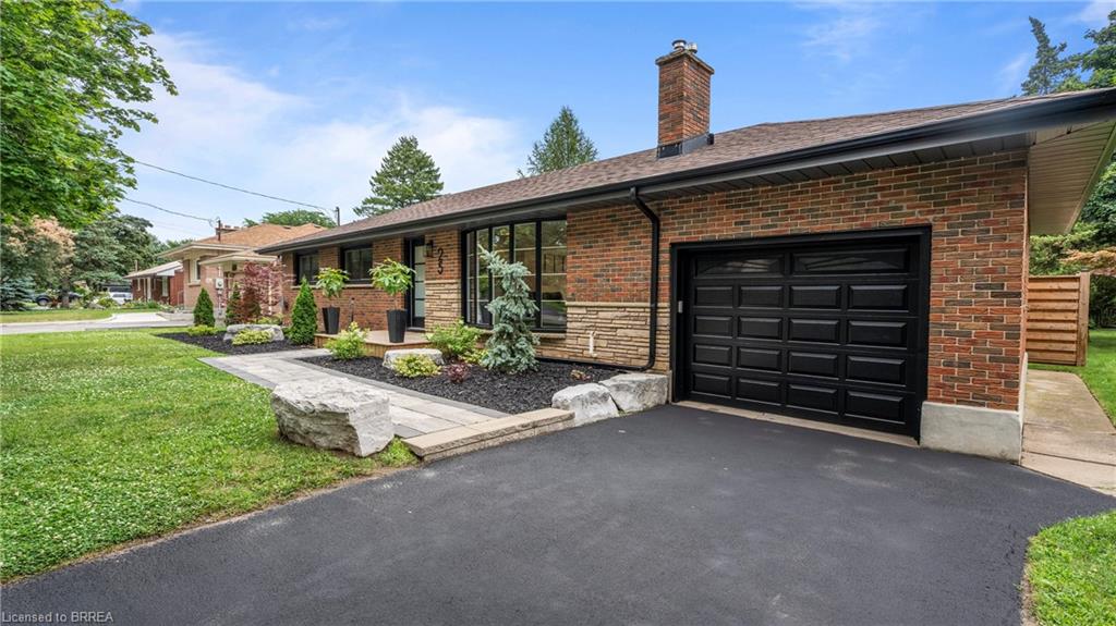 25 Seneca Crescent, Brantford ON N3R 1K3