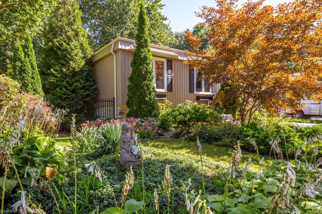 32 Beechwood Avenue, Brantford ON N3R 6Z2